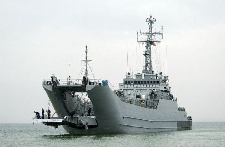 Польша 2 злотых 2013 г. Военно транспортный корабль «Люблин»    