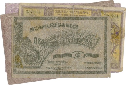 Подборка из 4 денежных знаков Закавказья: 25 000 руб 1921 г, 250 руб 1919 г, 5000 руб 1921 г, 5000 руб 1921 г.