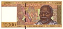 Мадагаскар 2000 ариари (10000 франков) 1995 г «Резчики по дереву» UNC  Тип подписи#2