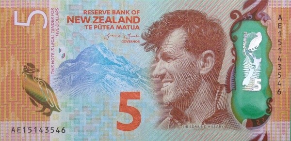 Новая Зеландия 5 долларов 2015 / Первый покоритель Эвереста Эдмунд Хиллари  UNC пластик 